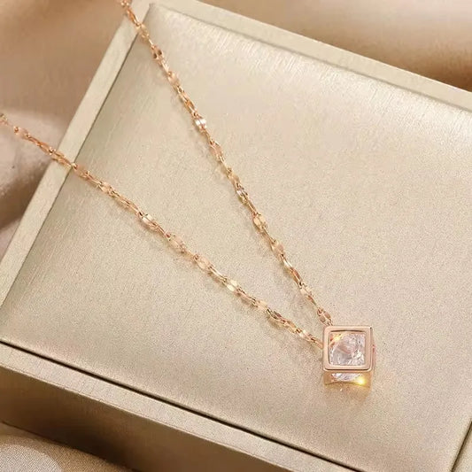 Collier Cube